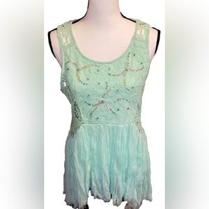 BKE Womens Large Green Sequin Pleated Lace Racerback Long Top Preowned EUC